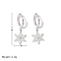 Orecchini a girasole in argento con zirconi e dettaglio lunghezza di 30,5 mm - Argento