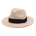 Détail du tissage en spirale et du ruban noir sur un chapeau Panama beige de haute qualité - M (56-58cm) / Rose