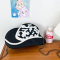 Sac à bandoulière en forme de chapeau avec imprimé vache et étoile avec chaîne métallique - Noir