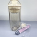 Shaker à protéines gris translucide avec dragonne rose et boule de mélange - Type AS (Corde sans logo) / Gris