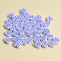 Vue détaillée de perles en forme de cœur violet et blanc de 10mm pour bijoux DIY - Lot de 100 pièces / Violet