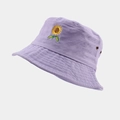 Détail du chapeau bob violet clair avec broderie tournesol et œillets d'aération - M (56-58cm) / Mauve Clair