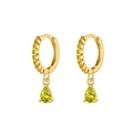 Détail de boucles d'oreilles dorées avec zircon pavé et pierre en forme de poire - Goutte Or Jaune