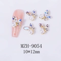 Detailansicht von 3D-Schmetterling-Nagelschmuck mit Perlen und Kristallen für Nägel - Weißes Mondlicht (9054)