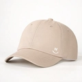 Verstelbare beige katoenen baseballpet met een wit geborduurd lachend gezicht op de zijkant - Eén maat / Licht kaki