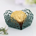 Détail du moule à cupcake en papier découpé au laser avec motif rose de mariage - Vert Encre