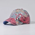 Gros plan d'une casquette de baseball en denim avec motifs floraux et coutures précises - Réglable / Style Chinois Floral 1