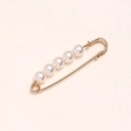 Macro shot of 5 white pearls on a gold safety pin for waist adjustment and fashion detail - 5cm 5 Pearls Gold