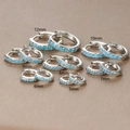 Pendientes de aro plateados con circón azul en varios tamaños de 5mm a 12mm - Plateado con Diamante de Imitación Azul