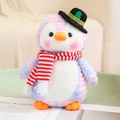 Peluche pinguino tie-dye rosa e blu con cappello nero e sciarpa a righe - Cappello Nero Tie-dye Viola / 26cm