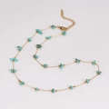 Détails des pierres turquoise et chaîne dorée réglable sur un collier vintage fait main - Collier / Doré