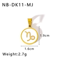 Détail macro du pendentif Capricorne plaqué or 18K avec nacre blanche et dimensions - Capricorne (NB-DK01-MJ)