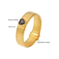 Vintage-Ring aus Gold-Edelstahl mit schwarzem Glasstein in Herzform und Textur - Gold/Schwarz
