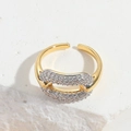 Detail van verstelbare gouden ring met dubbele rijen witte zirkonia-steentjes - Dubbellaags Hol Ontwerp / Goud