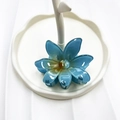 Elegant gradient blue flower hair claw clip with a glossy finish for resort styling - Blue (Sun Flower)
