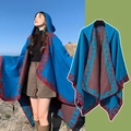 Ethnic hooded poncho in blue with red-brown lining and floral jacquard patterns - 150*130cm / Teal