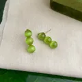 Orecchini pendenti in oro con tre perle occhio di gatto verde oliva in linea verticale - 2213 Perline in vetro occhio di gatto