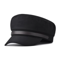 Détail du béret à chaîne en PU noir montrant le profil latéral et la courbe de visière - L(58-60cm) / Noir