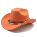 Détail d'un chapeau de cowboy orange en daim avec bande tissée ethnique et perles - M (56-58cm) / Orange
