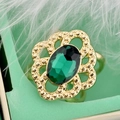 Anello vintage dorato con pietra ovale verde smeraldo in scatola verde menta - Verde