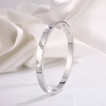 【41】steel-colored Diagonal Diamond Setting