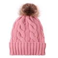 Detalle del gorro de punto rosa con un suave pompón de piel sintética marrón - Talla única / Rosa