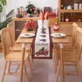 Kerst tafelloper met rode vrachtwagen en kerstboom op een gezellige feesttafel - 30x183cm / Rode Geruite Vrachtwagen