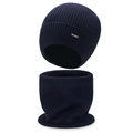 Set berretto e scaldacollo in maglia blu scuro con etichetta metallica sportiva invernale - Set da 2 pezzi / Blu Notte