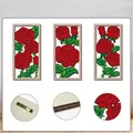 Dreiteiliges Wandkunst-Set aus Holz mit roten Rosen inklusive Maßen und Metallhaken - Rote Rosen Design (Y26Y90002_Q)