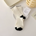 Calcetines minimalistas de estilo japonés blanco crema con detalles negros en talón y puntera - Talla única / Negro