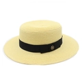 Chapeau canotier élégant en paille beige avec ruban noir et logo M doré pour le soleil - M (56-58cm) / Jaune Lait
