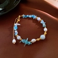 Detail of aquamarine chips and baroque pearl necklace with golden adjustable chain - Bracelet / Blue