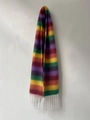 Regenbogen Gestreifter Winterschal mit weißen Fransen und buntem Strickmuster Textur - Grün Violett