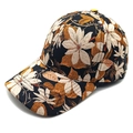 Primer plano del bordado floral en gorra de béisbol negra con pétalos amarillos y blancos - M (56-58cm) / Base negra con flores naranja beige / Caqui