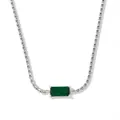 Collier argenté avec pendentif en pierre verte émeraude rectangulaire à quatre griffes - Style Rectangle Vert Argenté (PDD353)