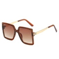 Lunettes de soleil carrées rétro marron écaille avec branches dorées ornées de cristaux - Monture Thé Verres Thé