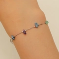 Buntes Armband mit unregelmäßigen Natursteinen und minimalistischer Metallkette - 04 Weiß K Armband (A-517)
