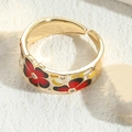 Bague ajustable dorée avec fleurs en émail rouge, jaune et blanc et petits zircons brillants - Fleur Rouge (JZ0254)