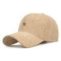 Casquette beige à motif chevrons avec un emblème cœur en métal doré sur le devant - Réglable / Kaki