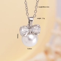 Collana con ciondolo a fiocco con perla e zirconi con dimensioni dettagliate incluse - Argento