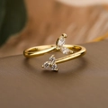 Anello floreale in oro con zirconi su uno sfondo marrone testurizzato di lusso - Aperto Regolabile / Stile Geometrico Intarsiato Con Zirconia (13424)