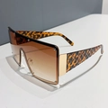 Modieuze oversized vierkante schildpad zonnebril met thee verloopglazen en goud metaal decor - Schildpad Frame Verloop Thee