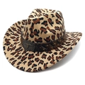 Détail du chapeau de cow-boy léopard avec boucle en métal tête de taureau et bande cloutée - M (56-58cm) / Dessus Fedora Imprimé Léopard