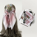 Élégant foulard en satin de soie avec rayures en V rose et blanc et imprimés floraux colorés - 70x70cm / L7348-Rose