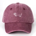 Casquette de baseball en coton bordeaux réglable avec broderie teckel blanche épurée - Taille unique / Bordeaux