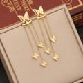 Orecchini a farfalla dorati con nappe e catene delicate su una scatola per gioielli - Orecchini Con Nappa A Farfalla Oro (3#耳环)