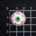 Accessoire œil en résine de 2cm pour Halloween avec iris vert et veines rouges sur règle - Diamètre 2cm / Petit Vert