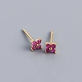Minimalist S925 silver four-leaf flower stud earrings with pink zircon in gold finish - 925 Silver / Gold Plated (Red Zirconia)