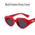 Occhiali da sole retrò cat eye con montatura rossa irregolare e lenti grigie - Montatura rossa lenti grigie