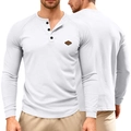 Herren Langarm Henley Shirt aus weißem Waffelstrick mit Knopfleiste und Logo-Patch - S / Weiß
